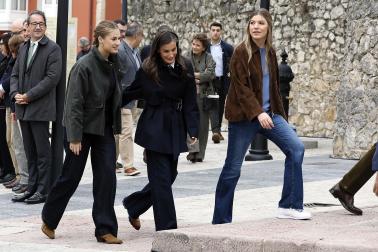 La princesa Leonor y la infanta Sofía junto al rey Felipe VI y el presidente de Asturias, Adrián Barbón, visitan la localidad asturiana de Llanes donde este sábado, entregan el Premio al Pueblo Ejemplar de Asturias 2026 a la Cofradía de Pescadores Santa Ana, distinguida por su trabajo en favor de la sostenibilidad, la innovación, la solidaridad, el estudio y la difusión de la cultura pesquera, y la eficiencia en su modelo de gestión.