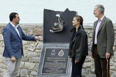 La princesa Leonor y la infanta Sofía junto al rey Felipe VI y el presidente de Asturias, Adrián Barbón, visitan la localidad asturiana de Llanes donde este sábado, entregan el Premio al Pueblo Ejemplar de Asturias 2026 a la Cofradía de Pescadores Santa Ana, distinguida por su trabajo en favor de la sostenibilidad, la innovación, la solidaridad, el estudio y la difusión de la cultura pesquera, y la eficiencia en su modelo de gestión.