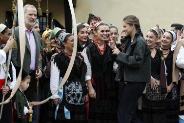 La princesa Leonor y la infanta Sofía junto al rey Felipe VI y el presidente de Asturias, Adrián Barbón, visitan la localidad asturiana de Llanes donde este sábado, entregan el Premio al Pueblo Ejemplar de Asturias 2026 a la Cofradía de Pescadores Santa Ana, distinguida por su trabajo en favor de la sostenibilidad, la innovación, la solidaridad, el estudio y la difusión de la cultura pesquera, y la eficiencia en su modelo de gestión.