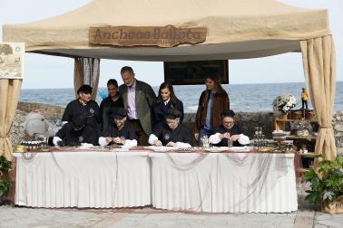 La princesa Leonor y la infanta Sofía junto al rey Felipe VI y el presidente de Asturias, Adrián Barbón, visitan la localidad asturiana de Llanes donde este sábado, entregan el Premio al Pueblo Ejemplar de Asturias 2026 a la Cofradía de Pescadores Santa Ana, distinguida por su trabajo en favor de la sostenibilidad, la innovación, la solidaridad, el estudio y la difusión de la cultura pesquera, y la eficiencia en su modelo de gestión.
