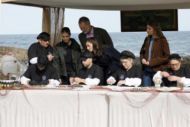 La princesa Leonor y la infanta Sofía junto al rey Felipe VI y el presidente de Asturias, Adrián Barbón, visitan la localidad asturiana de Llanes donde este sábado, entregan el Premio al Pueblo Ejemplar de Asturias 2026 a la Cofradía de Pescadores Santa Ana, distinguida por su trabajo en favor de la sostenibilidad, la innovación, la solidaridad, el estudio y la difusión de la cultura pesquera, y la eficiencia en su modelo de gestión.