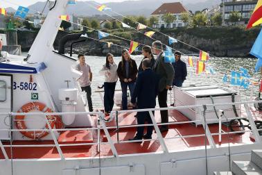 La princesa Leonor y la infanta Sofía junto al rey Felipe VI y el presidente de Asturias, Adrián Barbón, visitan la localidad asturiana de Llanes donde este sábado, entregan el Premio al Pueblo Ejemplar de Asturias 2026 a la Cofradía de Pescadores Santa Ana, distinguida por su trabajo en favor de la sostenibilidad, la innovación, la solidaridad, el estudio y la difusión de la cultura pesquera, y la eficiencia en su modelo de gestión.