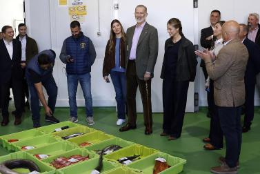 La princesa Leonor y la infanta Sofía junto al rey Felipe VI y el presidente de Asturias, Adrián Barbón, visitan la localidad asturiana de Llanes donde este sábado, entregan el Premio al Pueblo Ejemplar de Asturias 2026 a la Cofradía de Pescadores Santa Ana, distinguida por su trabajo en favor de la sostenibilidad, la innovación, la solidaridad, el estudio y la difusión de la cultura pesquera, y la eficiencia en su modelo de gestión.