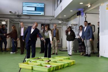 La princesa Leonor y la infanta Sofía junto al rey Felipe VI y el presidente de Asturias, Adrián Barbón, visitan la localidad asturiana de Llanes donde este sábado, entregan el Premio al Pueblo Ejemplar de Asturias 2026 a la Cofradía de Pescadores Santa Ana, distinguida por su trabajo en favor de la sostenibilidad, la innovación, la solidaridad, el estudio y la difusión de la cultura pesquera, y la eficiencia en su modelo de gestión.