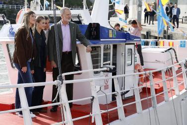 La princesa Leonor y la infanta Sofía junto al rey Felipe VI y el presidente de Asturias, Adrián Barbón, visitan la localidad asturiana de Llanes donde este sábado, entregan el Premio al Pueblo Ejemplar de Asturias 2026 a la Cofradía de Pescadores Santa Ana, distinguida por su trabajo en favor de la sostenibilidad, la innovación, la solidaridad, el estudio y la difusión de la cultura pesquera, y la eficiencia en su modelo de gestión.