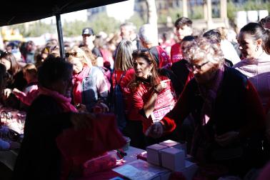 Fotos de la Carrera Solidaria contra el Cäncer de Mána organizada por Saray este domingo, 25 de octubre, en Pamplona