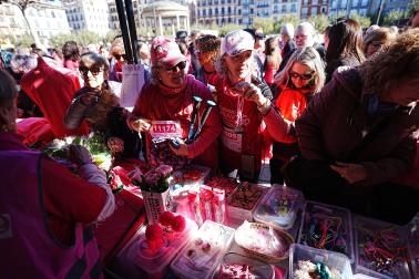 Fotos de la Carrera Solidaria contra el Cäncer de Mána organizada por Saray este domingo, 25 de octubre, en Pamplona
