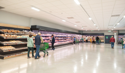 La tienda destina más espacio a los frescos, como la carne o el pescado