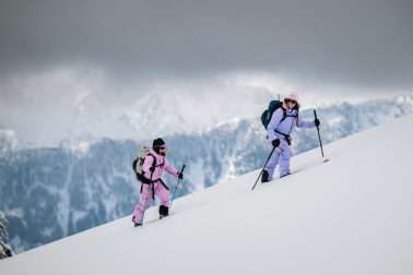 Una imagen de ‘Biscuits’, cortometraje de ‘freeride’ protagonizado por Nat Segal y Erin Spong.