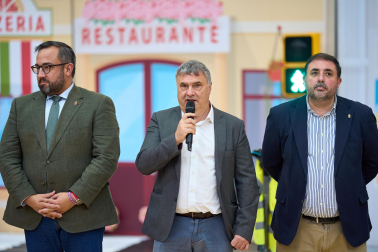 Fundación ONCE organizó en el pabellón de la UPNA una exhibición de perros guía