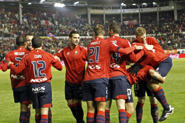 Los jugadores rojillos celebran un gol al Madrid en 2011