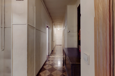 Gran piso con mucha luz para reformar en el Ensanche