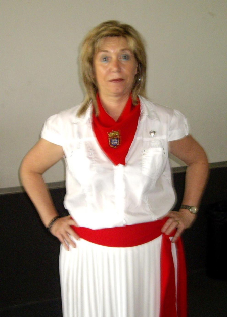 La jotera Laly Jauroso es de Pitillas, profesora y excelente jotera. Laly vuelve por sus fueros y hasta se ha atrevido a cantar con temple y bravura una jota en el crematorio del Cementerio de Pamplona y en una parroquia de San Lorenzo abarrotada de público.