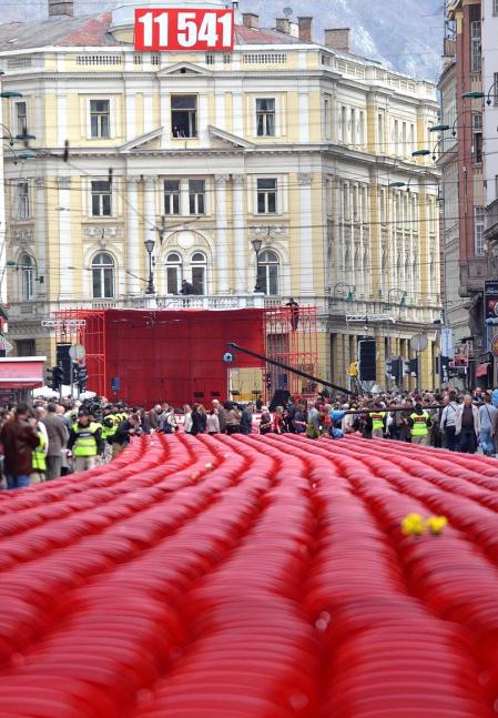Varias imágenes del homenaje celebrado en Sarajevo por las víctimas de la guerra de Bosnia