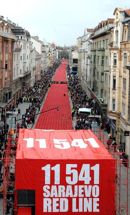 Varias imágenes del homenaje celebrado en Sarajevo por las víctimas de la guerra de Bosnia