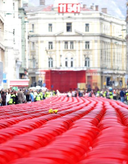 Varias imágenes del homenaje celebrado en Sarajevo por las víctimas de la guerra de Bosnia