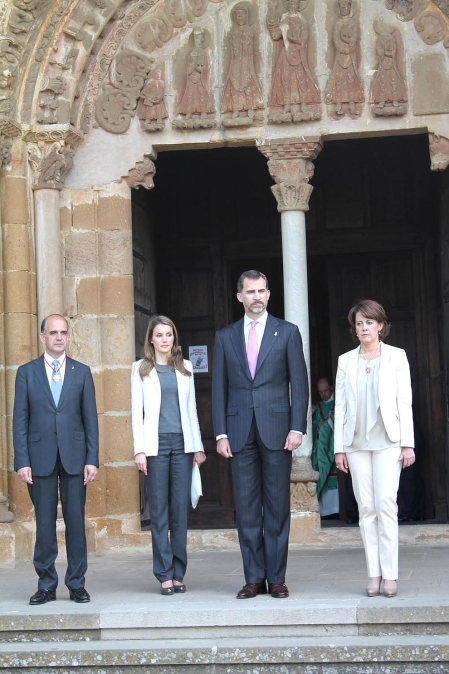Los Príncipes de Asturias han presidido el acto de entrega del premio Príncipe de Viana de la Cultura al filósofo Daniel Innerarity.