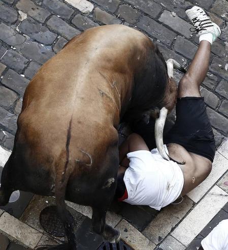 Varios 'cebadas' sueltos siembran el pánico y dejan cinco corneados