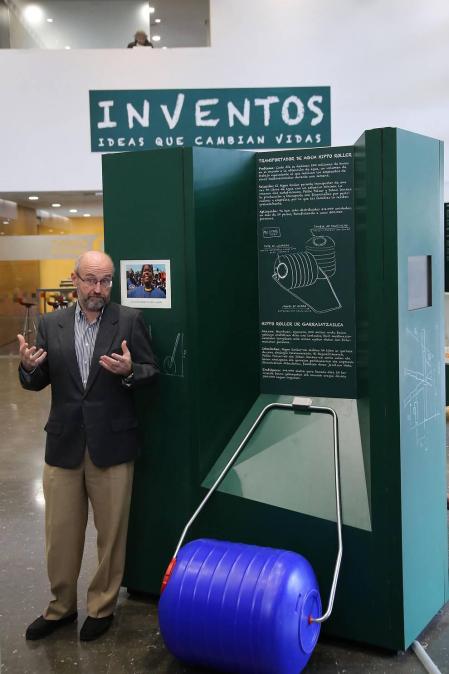 La exposición muestra catorce artefactos, soluciones innovadoras, económicas y sencillas que ayudan a mejorar la vida de miles de personas