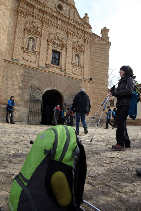 Javierada. Los peregrinos de la Ribera almuerzan en el yugo y atraviesan las Bardenas, camino de Javier