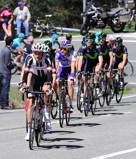Imágenes de la salida de la Vuelta al País Vasco en Pamplona