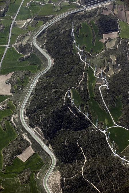 La infraestructura de regadío está transformando el paisaje. Así se ve desde el aire en su primera fase, de Itoiz a Pitillas.
