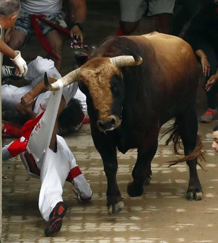 Imágenes del tercer encierro Sanfermines 2017.