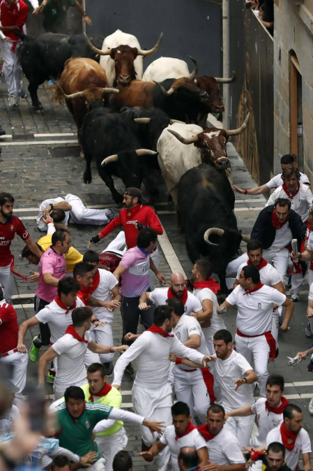 Secuencia de imágenes del susto en la calle Estafeta.