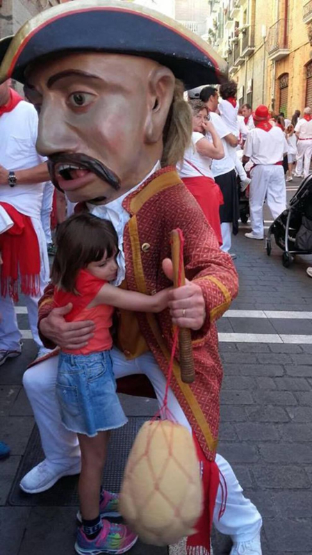 Los Sanfermines son alegría, diversión, camaradería y hospitalidad: comparte con nosotros tus mejores momentos de las fiestas.