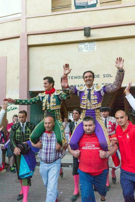 Instantáneas de la faena con los diestros El Cid, Juan José Padilla y Daniel Luque.