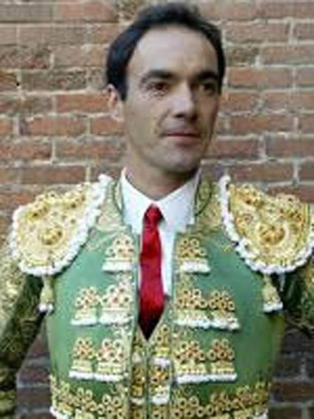 Instantáneas de la faena con los diestros El Cid, Juan José Padilla y Daniel Luque.