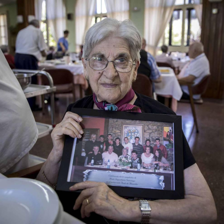 Imágenes de la comida en la Residencia Francisco Joaquín Iriarte durante las fiestas de Santiago.