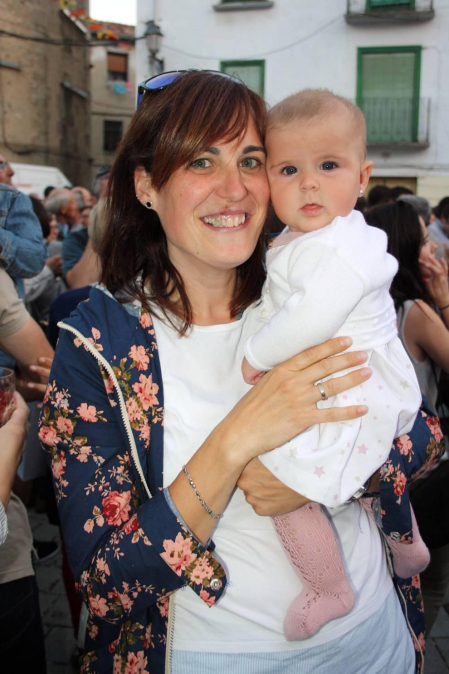 La Fiesta de la Cerveza se convirtió en el punto de encuentro perfecto para numerosos vecinos y cuadrillas de Aoiz el pasado 22 de julio. La plaza del Mercado albergó esta cita, en la que reinó el buen humor y las ganas de pasar un rato distendido.