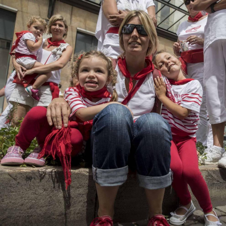 La ciudad francesa homenajeó a la capital navarra en la última jornada de sus fiestas grandes.