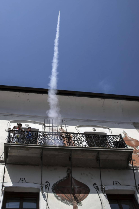 Fotogalería del cohete de inicio de las fiestas patronales de Bera