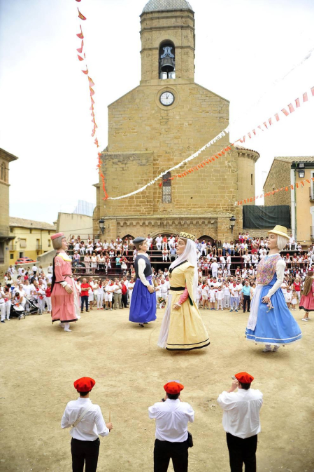 Imágenes del nuevo baile de gigantes de las fiestas de Carcastillo