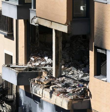 Explosión e incendio de una vivienda en la calle Fuente Canónigos, en Tudela.