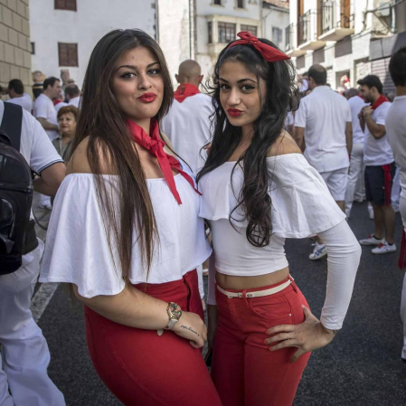El chupinazo de fiestas de Aoiz en imágenes