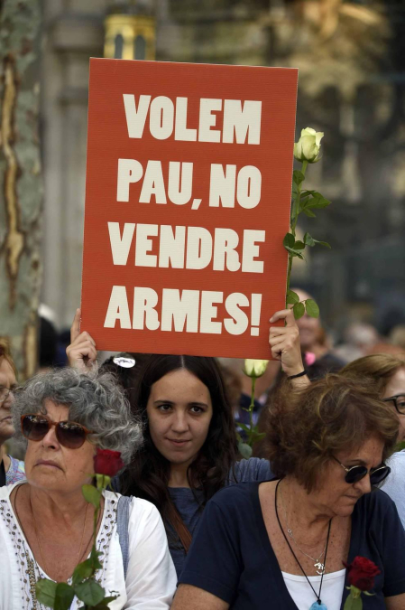 El lema 'No tinc por' preside la manifestación por los atentados en Cataluña