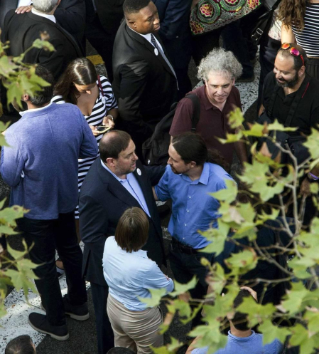 El lema 'No tinc por' preside la manifestación por los atentados en Cataluña
