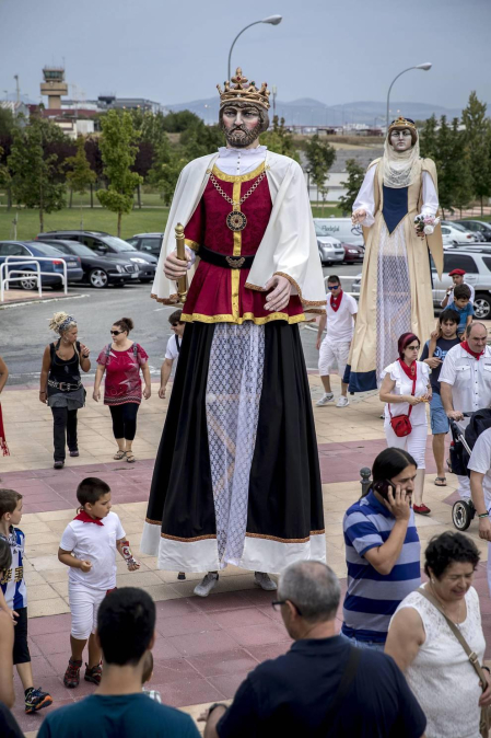 Despedida en Noáin de la Comparsa de Gigantes y Cabezudos