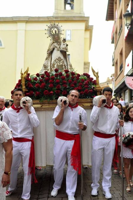 Imágenes de la procesión en honor a la Virgen de la Nieva.