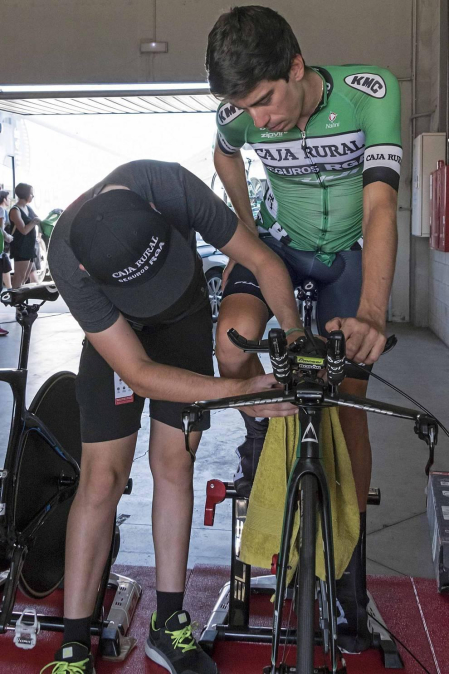 Imágenes del paso de La Vuelta por el Circuito de los Arcos