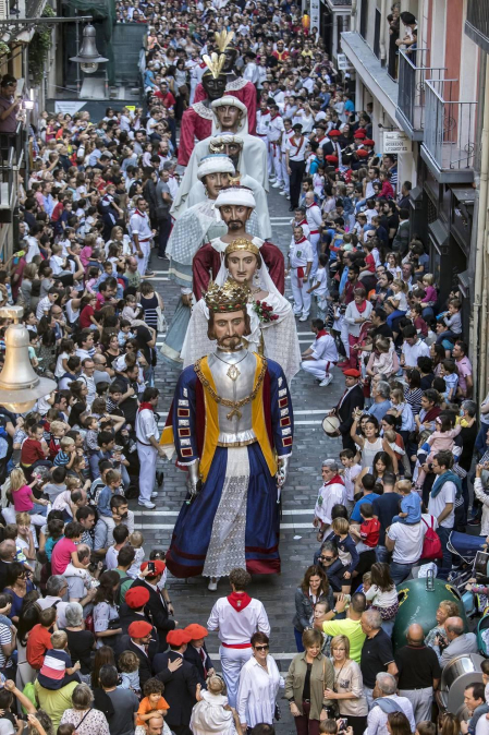 Los Gigantes y cabezudos bailaron en Pamplona con motivo de las fiestas de 2017.