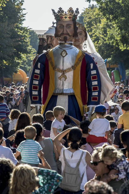 Los Gigantes y cabezudos bailaron en Pamplona con motivo de las fiestas de 2017.