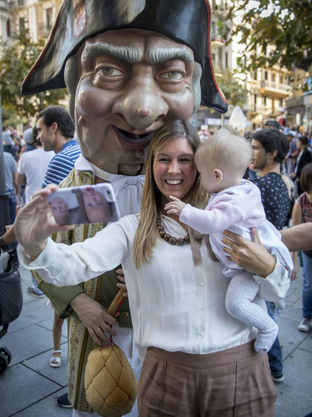 Los Gigantes y cabezudos bailaron en Pamplona con motivo de las fiestas de 2017.