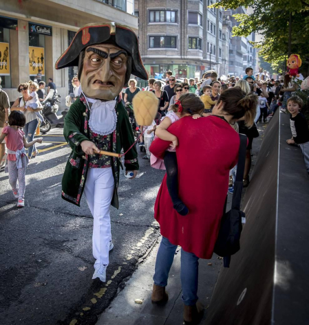 Los Gigantes y cabezudos bailaron en Pamplona con motivo de las fiestas de 2017.