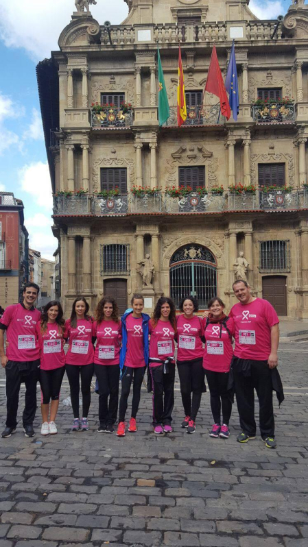 Pamplona se tiñe de rosa en la carrera contra el cáncer de mama