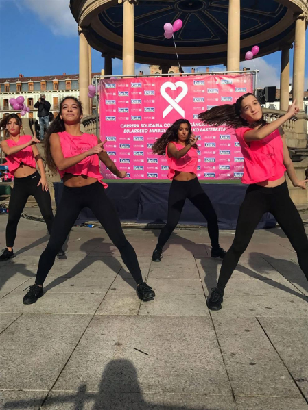 Pamplona se tiñe de rosa en la carrera contra el cáncer de mama