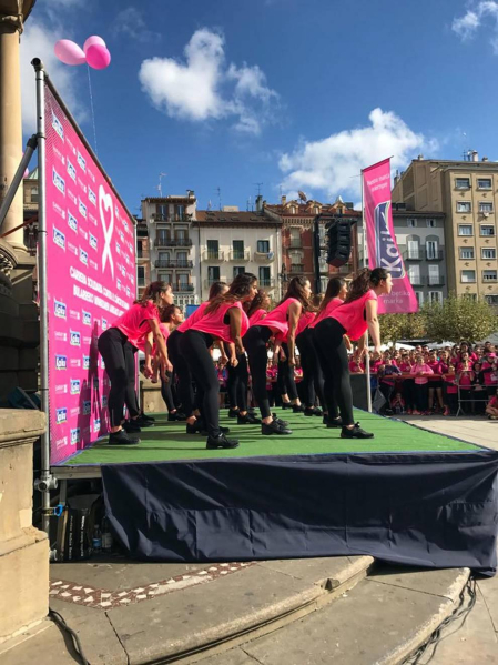 Pamplona se tiñe de rosa en la carrera contra el cáncer de mama